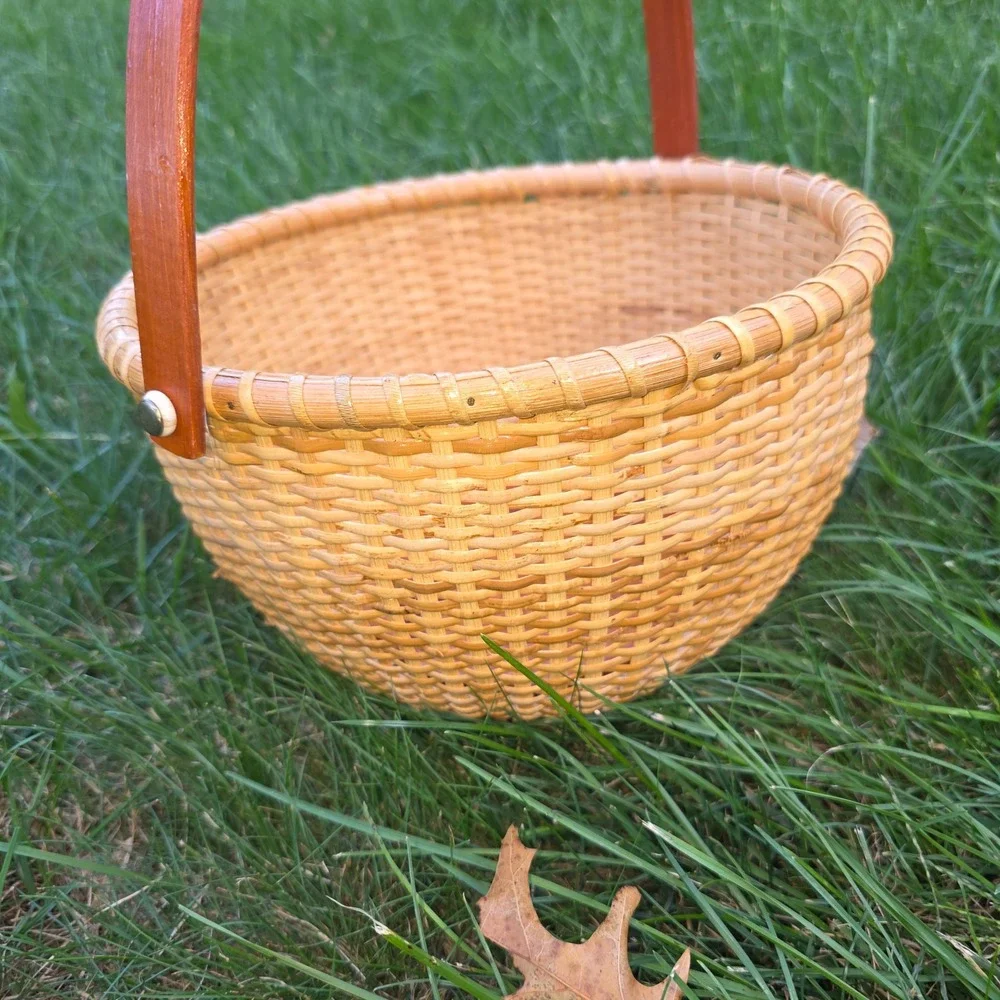 Hand Woven Nantucket Style Round Basket Wood Base Fixed Handle Honey Brown 10in